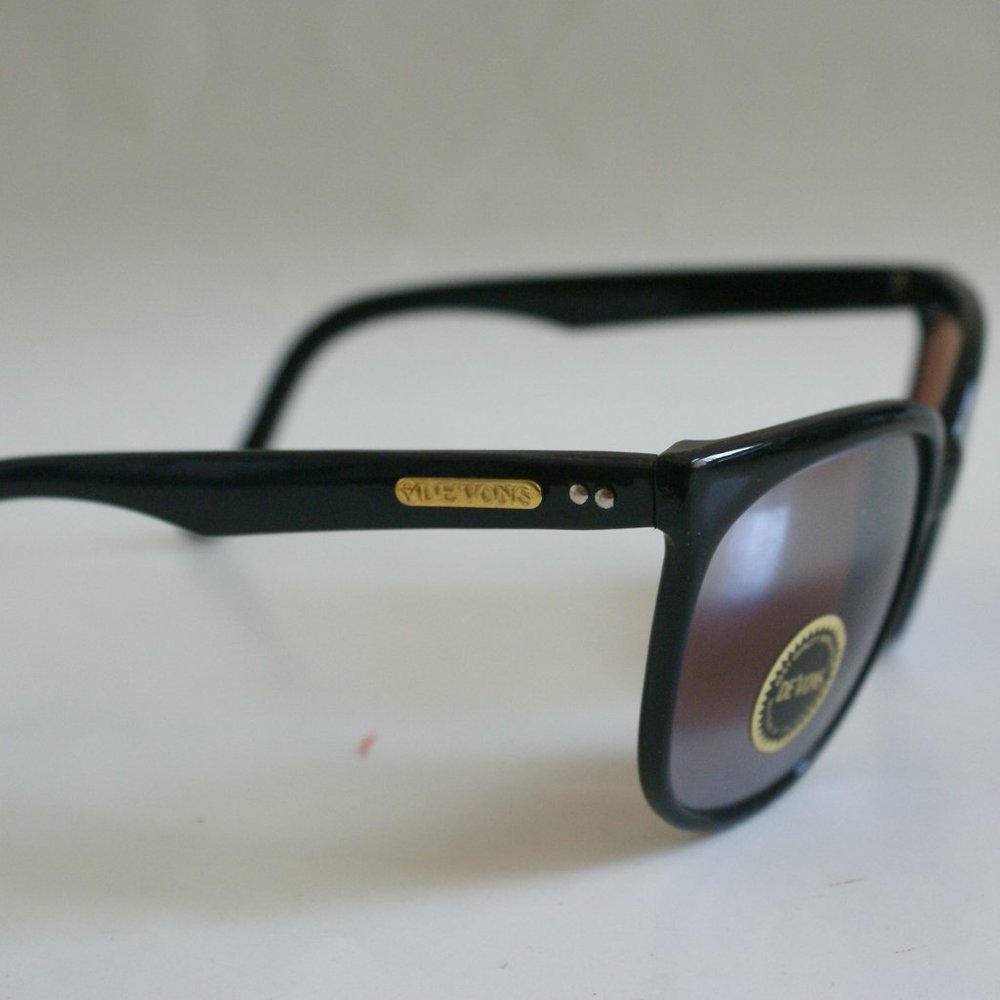 Classic Schoolboy style AllWeatherRose sunglasses - Picture 2 of 5